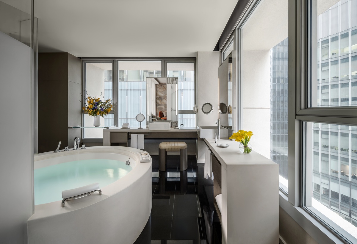 Mandarin Oriental The Landmark - L600 Junior Suite Bathroom