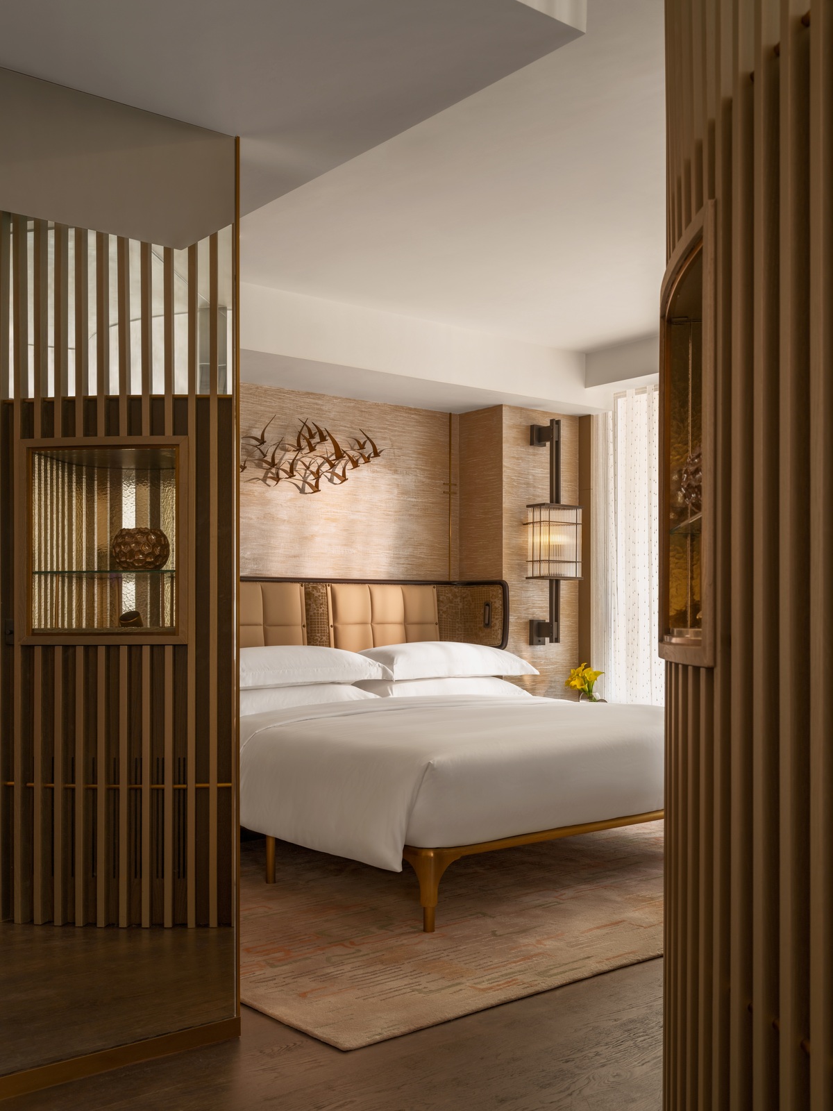 Mandarin Oriental The Landmark - L600 Junior Suite Bedroom